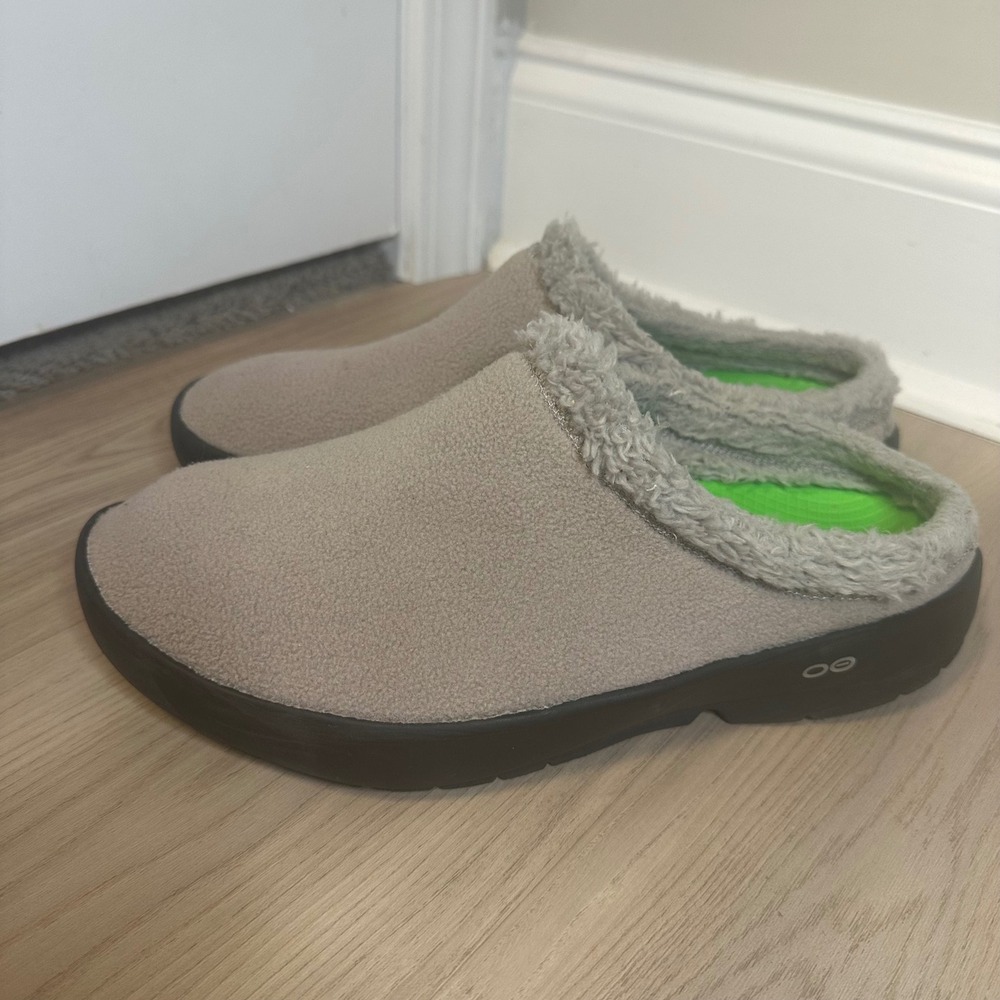 Oofos OOCozee Recovery Mules Tan Fleece Faux Fur Lining Clogs Mens 9 EU‎ 42